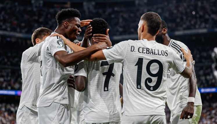 Real Madrid recibe en su casa al  Barcelona que hace una buena campaña.  