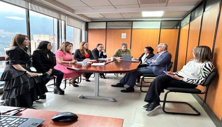 El ministro de Salud, Guillermo Alfonso Jaramillo, anuncia recursos para los Centros de Atención Primaria en Salud en la zona del Catatumbo./ Foto: Cortesía