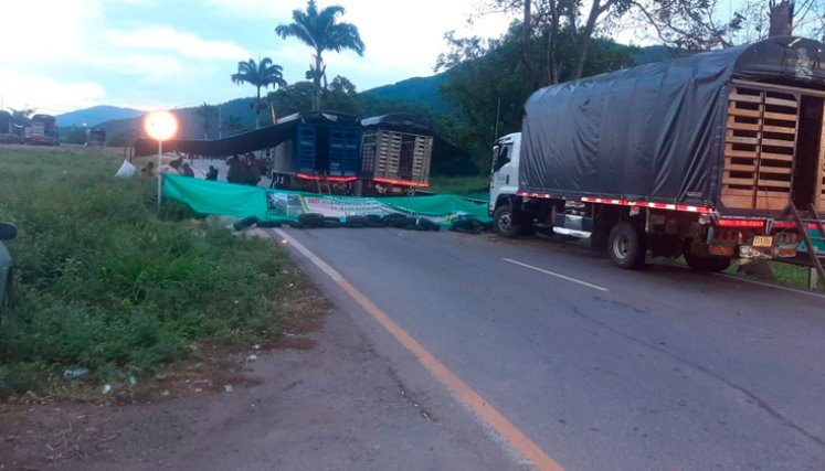 Bloqueo en el peaje Los Acacios