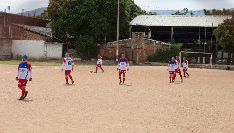 La cancha de tierra arrastra diversas problemáticas. / Foto: La Opinión.