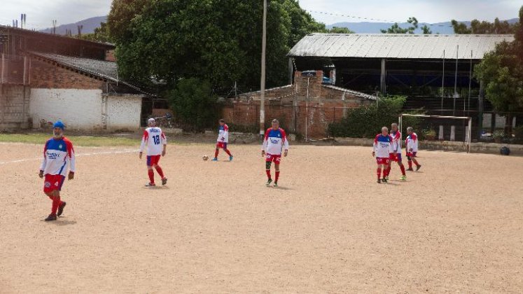 La cancha de tierra arrastra diversas problemáticas. / Foto: La Opinión.