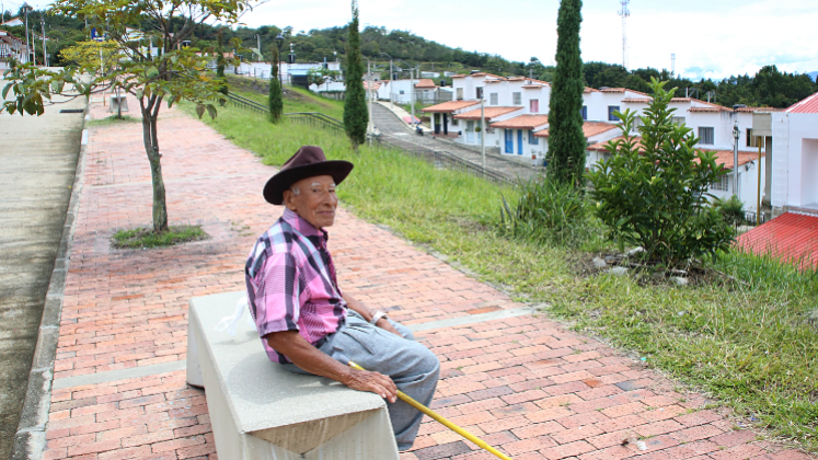 Un habitante de Gramalote en el nuevo asentamiento poblacional. 