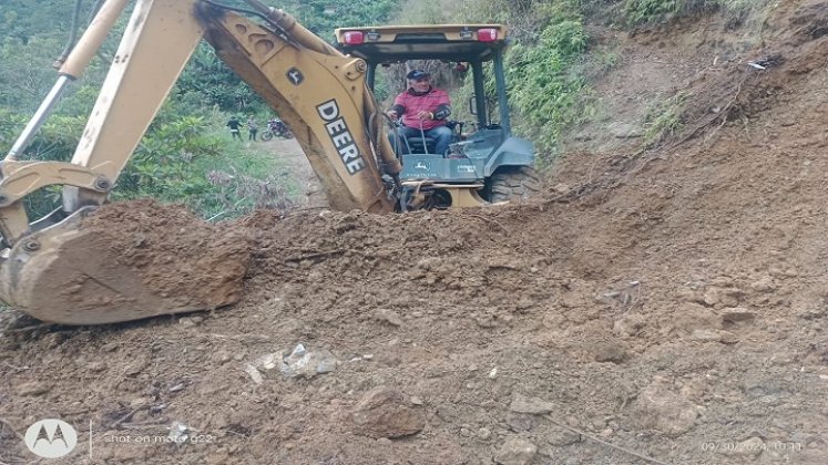 La ola invernal deteriora las vías terciarias de la zona del Catatumbo y la maquinaria es insuficiente para atender las emergencias. / Fotos: Cortesía.