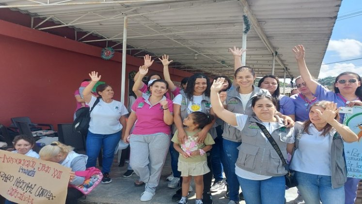 En pie de lucha se encuentran las madres comunitarias de Ocaña para exigir mejores condiciones laborales.