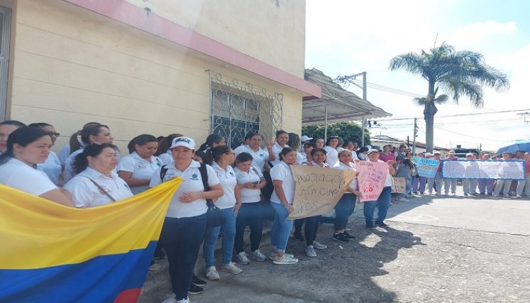 En pie de lucha se encuentran las madres comunitarias de Ocaña para exigir mejores condiciones laborales.