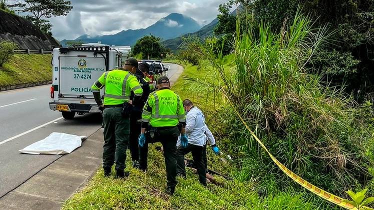 En menos de 48 horas se registraron tres masacres en los departamentos de Cauca, Huila y Santander. Defensoría ya había advertido las consecuencias de las disputas criminales.