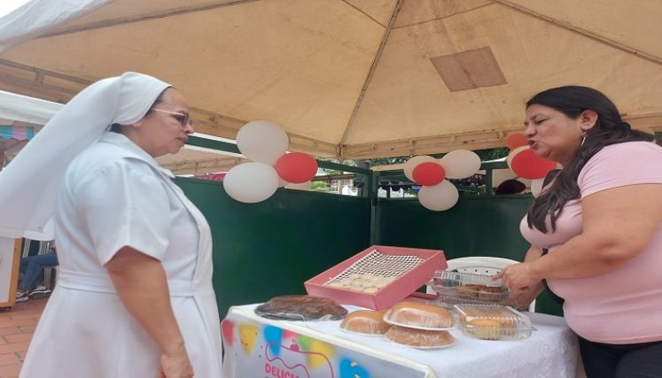 Diferentes emprendimientos se exhiben en el parque 29 de Mayo./ Foto cortesía: La Opinión.