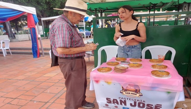 Diferentes emprendimientos se exhiben en el parque 29 de Mayo./ Foto cortesía: La Opinión.