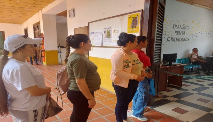 Algunos beneficiarios del programa presidencial Renta Ciudadana denuncian presuntas irregularidades en el desembolso de los recursos./ Foto: Cortesía