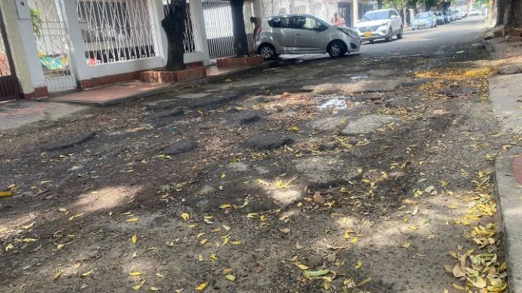 Las calles que conectan al barrio La Riviera se encuentran en deterioro. / Foto: Archivo.