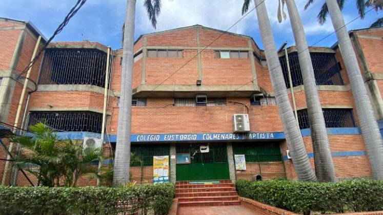 El colegio Eustorgio Colmenares Baptista alberga a niños de ese y otros barrios circundantes de la comuna 6. / Foto: Nicolás Mojica.