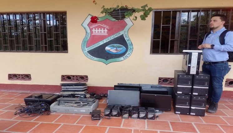 La secretaría departamental de las Tecnologías de la Información y Comunicaciones adelanta una campaña para recolectar la basura electrónica en la provincia de Ocaña. /Foto: Cortesía.
