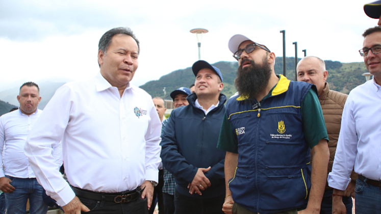 El gobernador William Villamizar y el director de la UNGRD, Carlos Carrillos inspeccionaron el pueblo. 