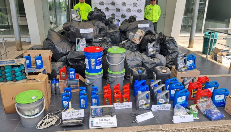 ¡Pilas con el aceite falso! En Cúcuta incautaron material falsificado listo para vender en almacenes de repuestos