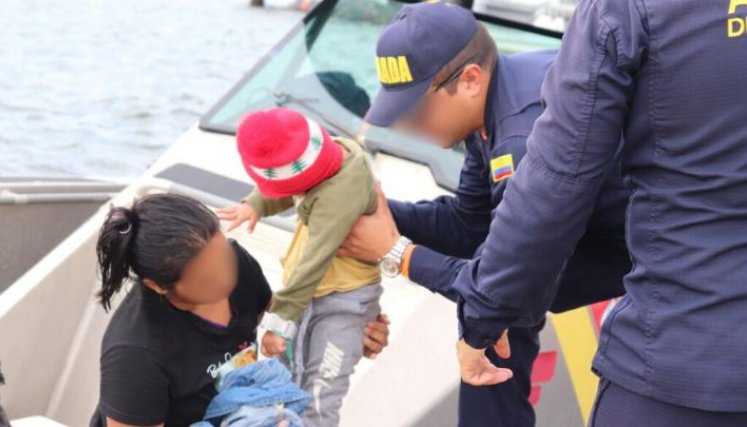 La Armada Nacional protagonizó el rescate de los migrantes venezolanos/Foto Colprensa