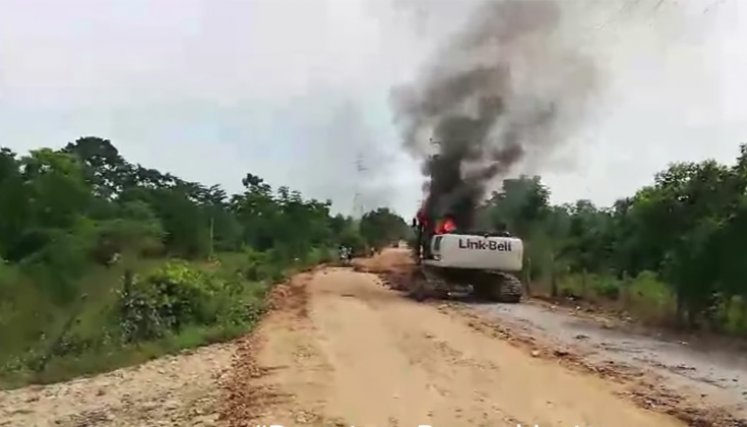 retroexcavadora fue incendiada