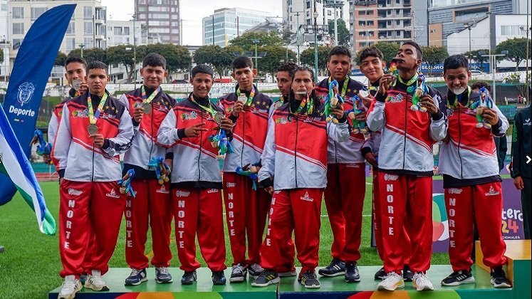 El fútbol PC, redondeó la faena en los Parajuegos con una presea de plata. 