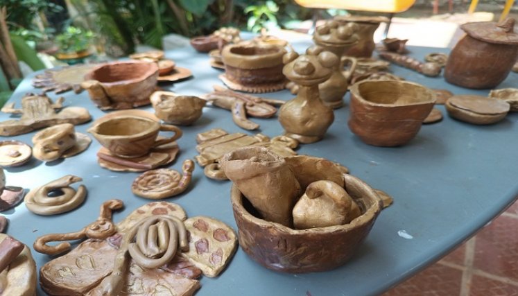 A través de la arcilla los niños campesinos aprenden el proceso evolutivo de las culturas colombianas. / Foto: Cortesía.