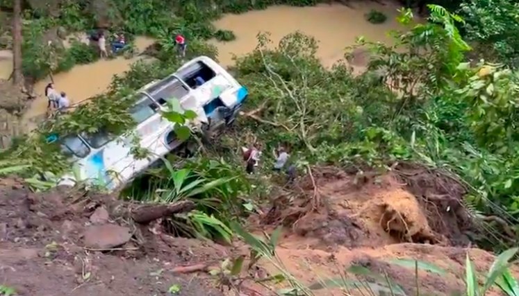 Un bus se fue por un abismo en la ruta entre el Tarra y Tibú