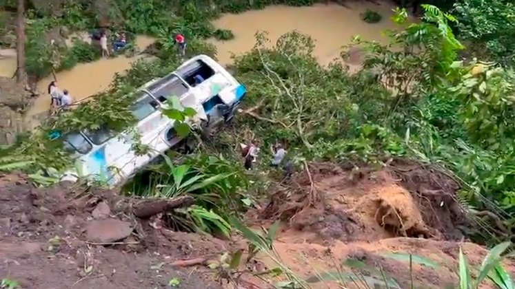 Un bus se fue por un abismo en la ruta entre el Tarra y Tibú