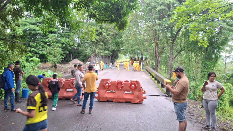 Por riesgo de colapso del puente en el sector La Sanjuana se cerró la vía a Ocaña.