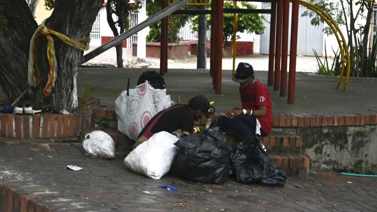 Los líderes mencionaron que la falta de iluminación y el deterioro de los espacios públicos contribuyen a que se cometan estos actos ilegales. / Foto: La Opinión 