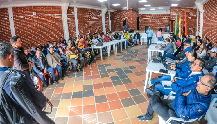 En reunión, campesinos paramunos y gobierno, acordaron comenzar a implementar acuerdos sobre uso de Santurbán. 
