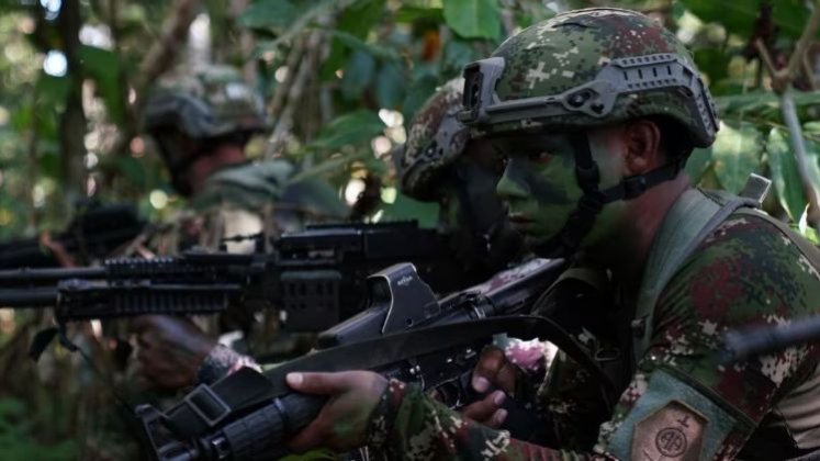 Soldados de las Fuerzas Militares en medio de operativos en las selvas colombianas. // Colprensa.