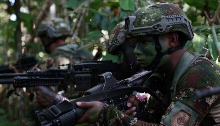 Soldados de las Fuerzas Militares en medio de operativos en las selvas colombianas. // Colprensa.