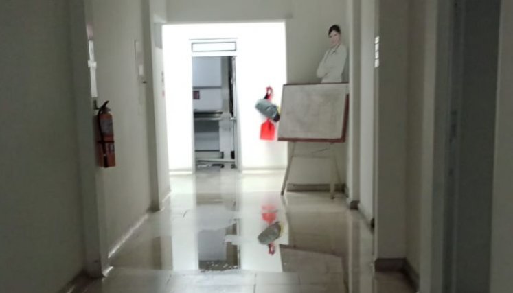 El laboratorio tiene varias fallas en su infraestructura, por lo que, en muchas ocasiones, cuando llueve, este puede llegar a inundarse. Foto Cortesía para La Opinión