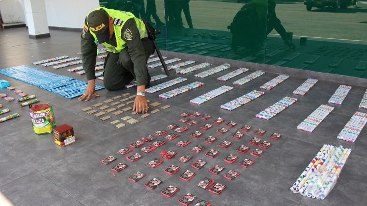 Las multas para quienes sean sorprendidos fabricando, usando o comercializando pólvora van desde $1.000.000 hasta los $300.000.000. / Foto: Archivo / La Opinión