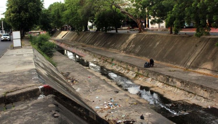 El canal Bogotá es el principal foco de inseguridad en el barrio. / Foto: Carlos Ramírez. 