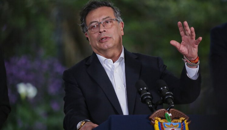 Petro en la Plaza de armas en la Casa de Nariño