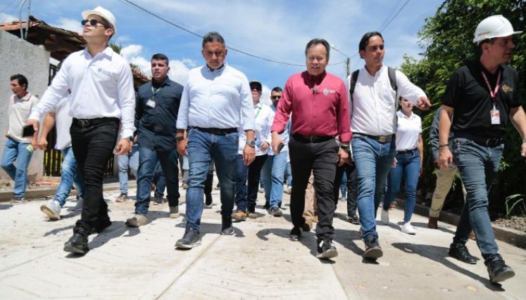 El gobernador William Villamizar y el alcalde de Los Patios, Alexi Valencia, recorrieron la Placa Huella/Foto Cortesía