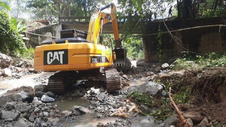 Cierre total de la vía Ocaña-Cúcuta para vehículo Pesado mientras avanza la instalación del puente metálico. Los carros livianos pueden tomar una vía alterna.