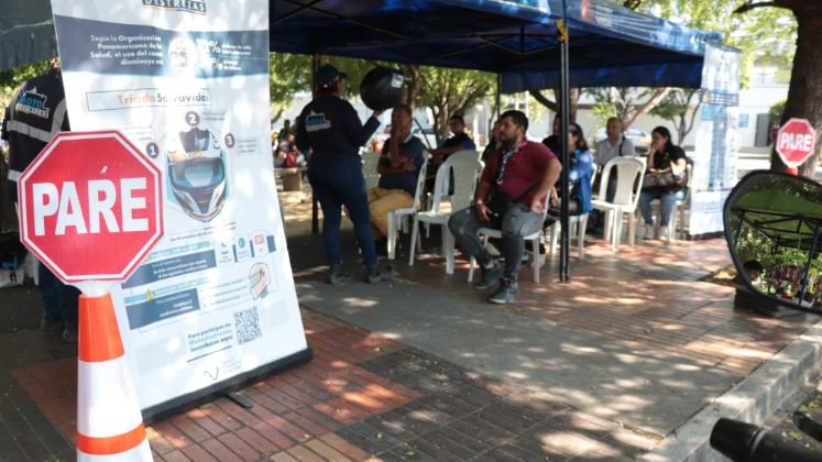 A través del programa ‘Motodestrezas’, se capacita a motociclistas en temas de normatividad, percepción del riesgo, elementos de protección y técnicas de conducción, entre otros. / Foto: Cortesía / La Opinión