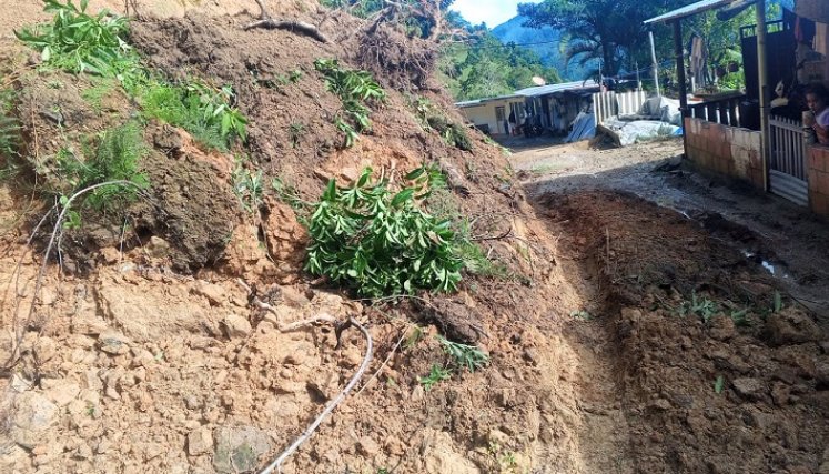 Una emergencia vial se registra en la zona rural del municipio de Hacarí ante los torrenciales aguaceros. 