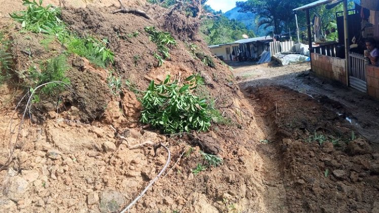 Una emergencia vial se registra en la zona rural del municipio de Hacarí ante los torrenciales aguaceros. 