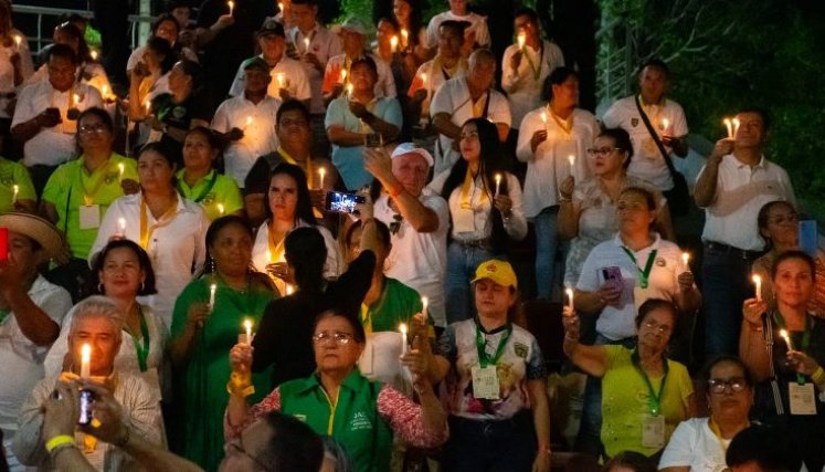 La jornada de velatón buscó honrar la memoria de los 65 líderes asesinados en Colombia durante el 2024. 