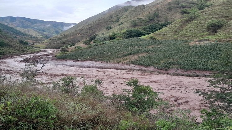 Completamente incomunicado se encuentra el municipio de Villa Caro debido a los deslizamientos de tierra en las carreteras.