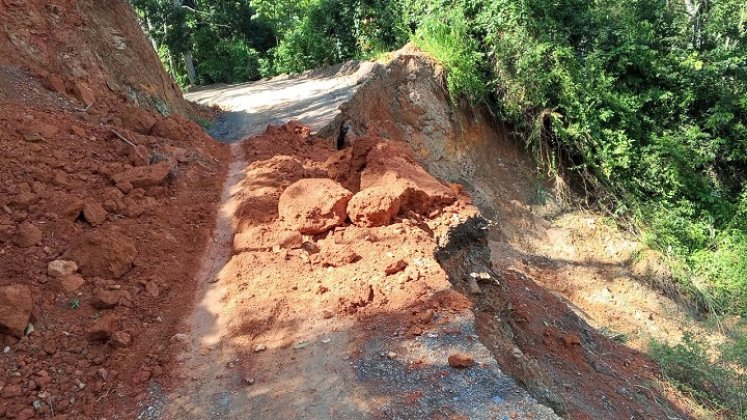 Una emergencia vial se registra en la zona rural del municipio de Hacarí ante los torrenciales aguaceros. 