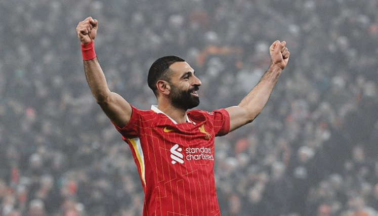 De la mano del egipcio Mohamed Salah, el Liverpool venció al Fulham.