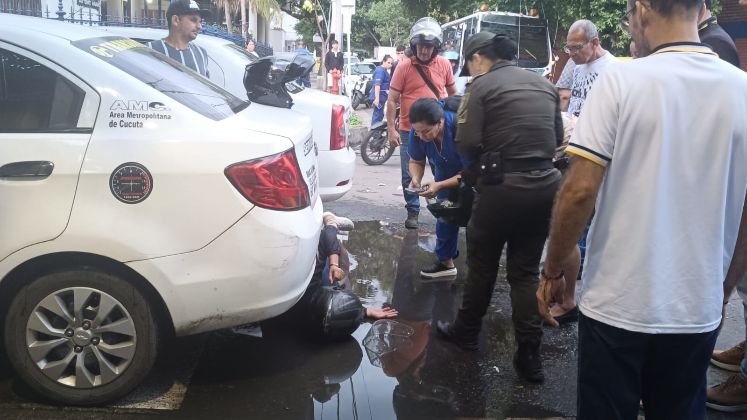 Hay muchos cruces viales en los que no hay semáforos y por ello ocurren accidentes a diario/Foto La Opinión