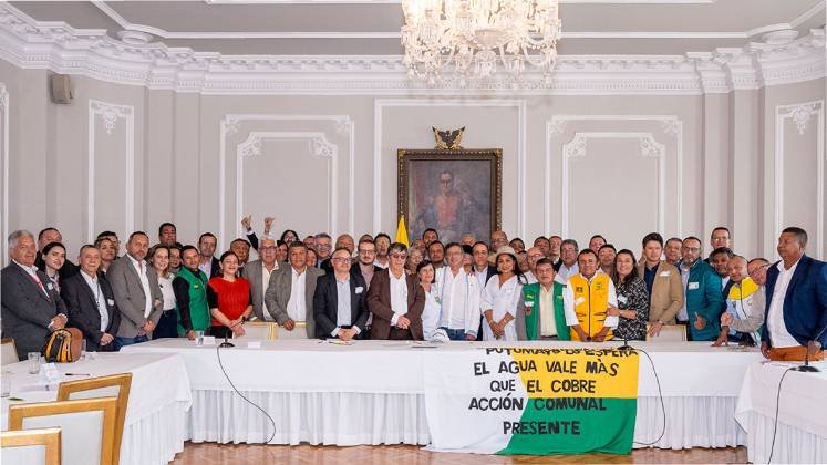 El jefe de Estado recibió a los voceros de la Confederación Nacional de Acción Comunal de Colombia en la Casa de Nariño.