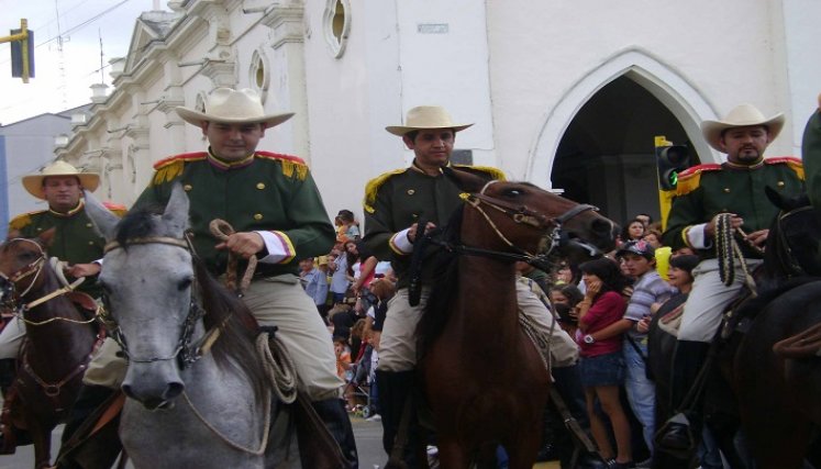 Kilómetros de cultura recorrerán los artistas de Ocaña durante el Desfile cultural de los Genitores.