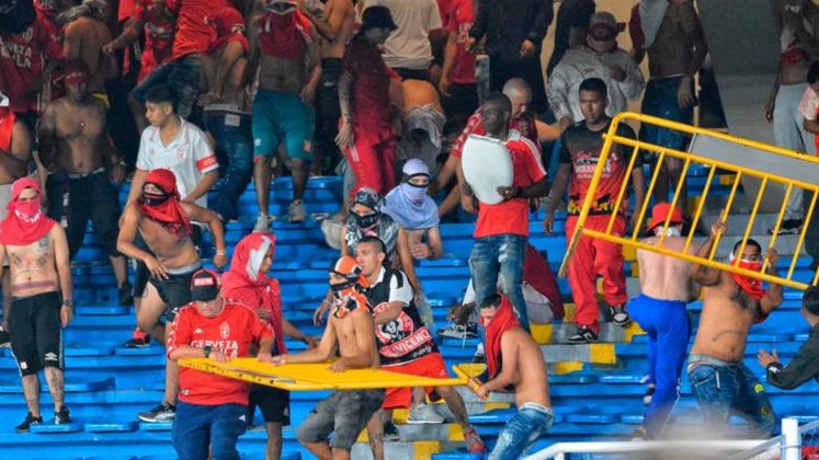 Hinchas de las barras populares de Cali