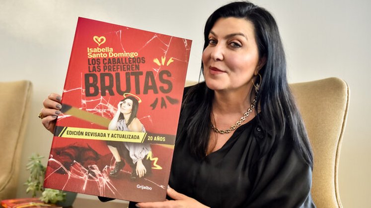 Isabella Santo Domingo, autora de Los caballeros las prefieren brutas