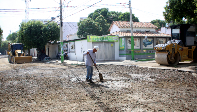 Así van los trabajos de recuperació de la malla vial en El Contento. 