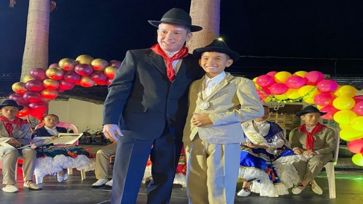 Con un alto nivel en la interpretación de las danzas folclóricas se realiza el Reinado Niña ocañerita.