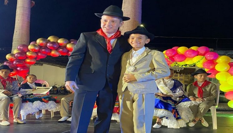 Con un alto nivel en la interpretación de las danzas folclóricas se realiza el Reinado Niña ocañerita.